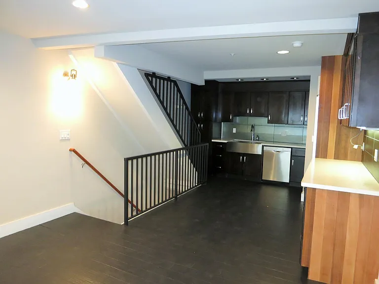 18 Scott Aly — Photo 7