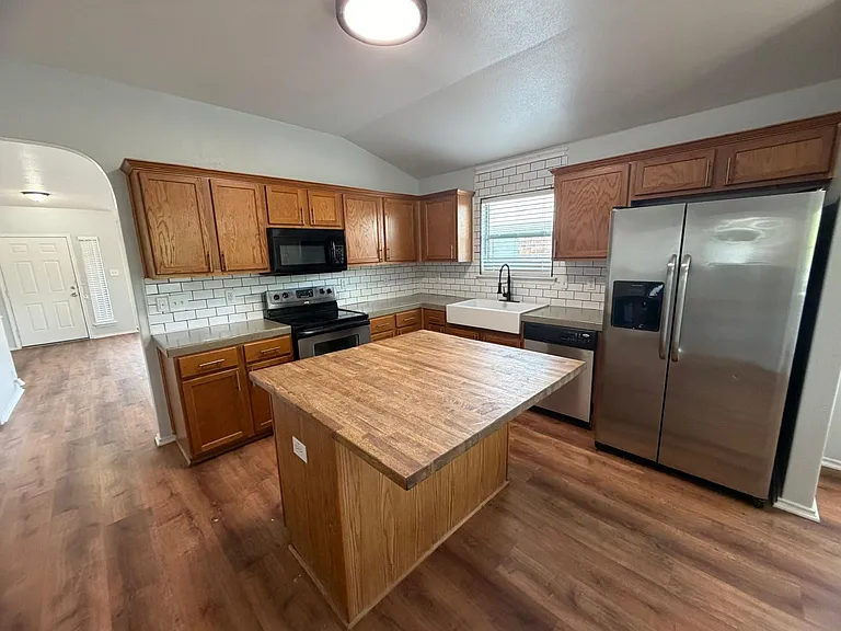 7615 Equinox Hl — Photo 2