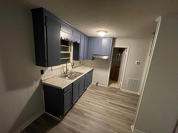 3rd image of 326 Helen St #326