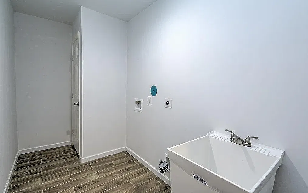 3 bed, 2.5 bath, 1887 sqft, $2,300 — Photo 3