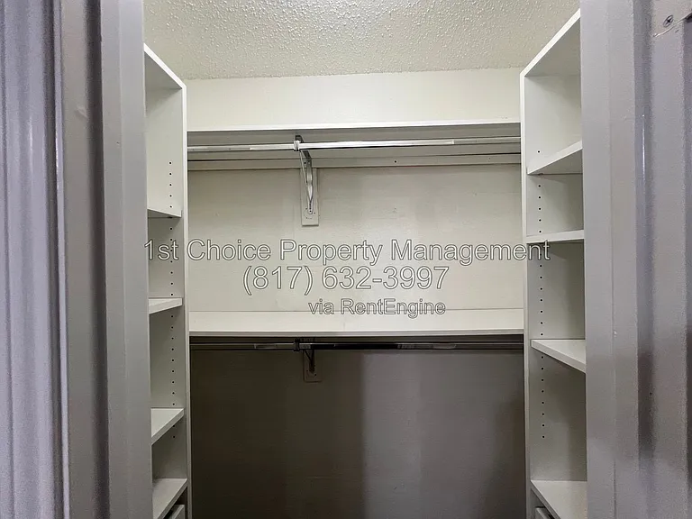 304 E Clover Park Dr — Photo 33