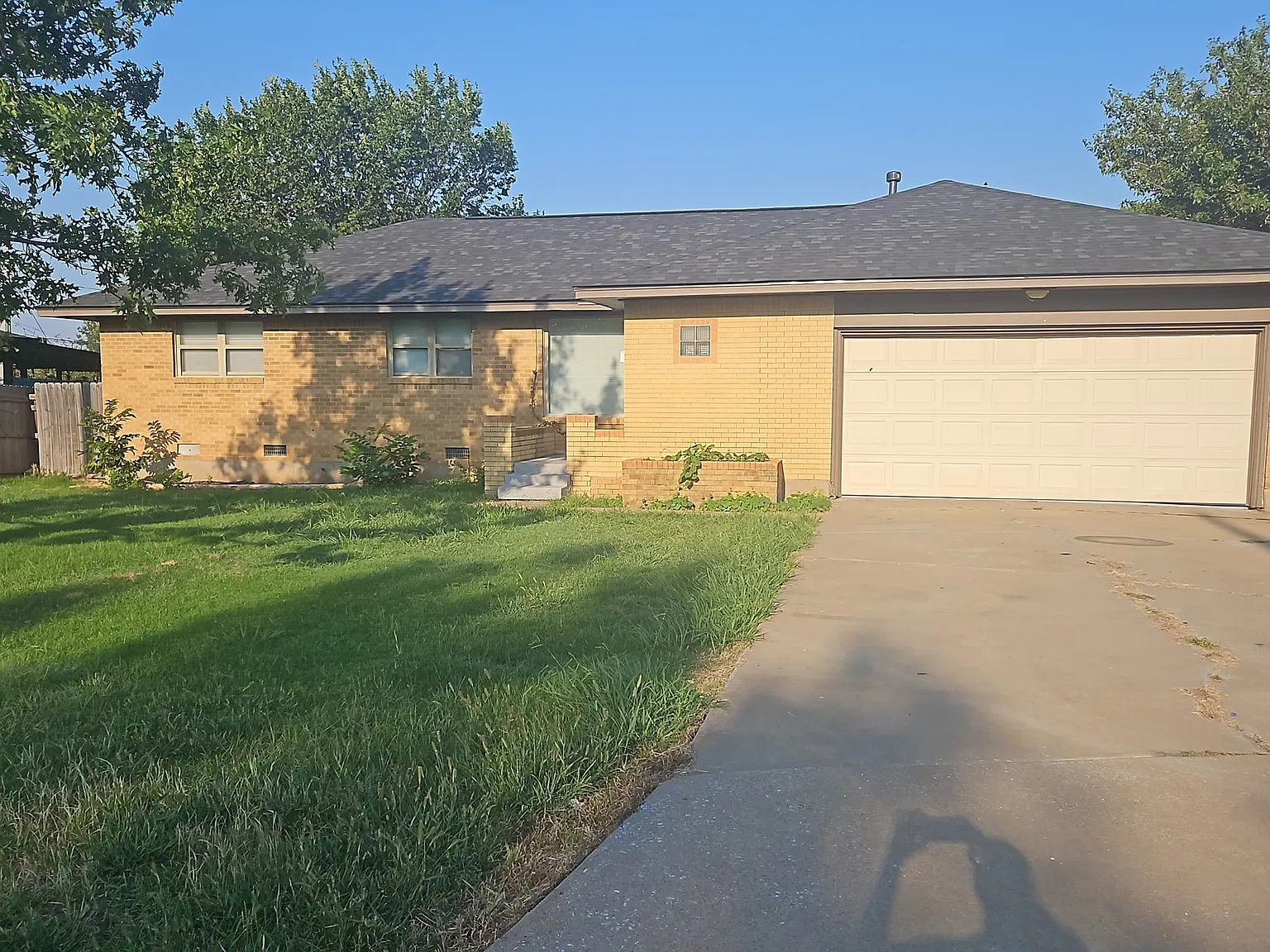 3 bed, 1300 sqft, $1,350 — Photo 1