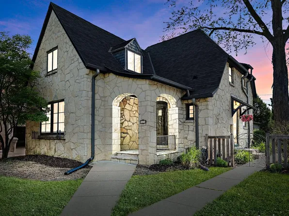 5670 North Lake DRIVE, Whitefish Bay, WI 53217