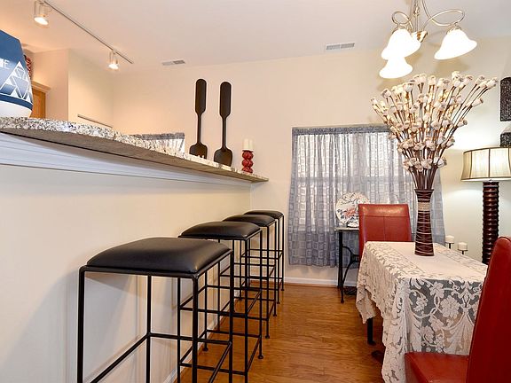 4th image of 919 S Kedzie Ave #2