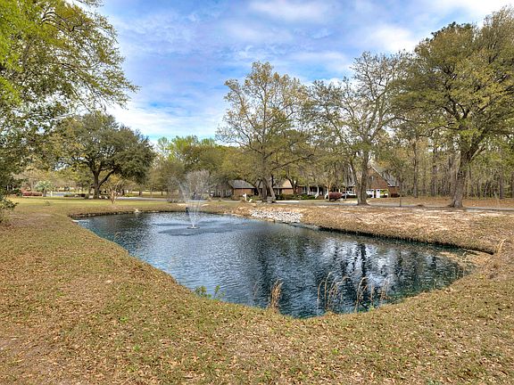 2nd image of 105 Oakview Cir