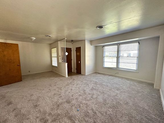 3rd image of 809 Crescent St