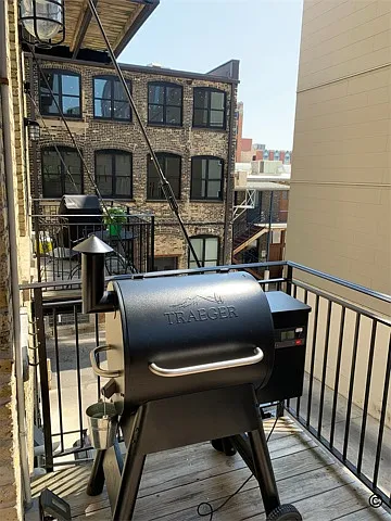 239 E Chicago St #206 — Photo 11
