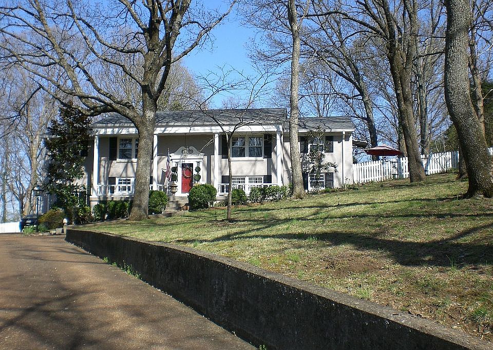 2nd image of 4010 Sunnybrook Dr