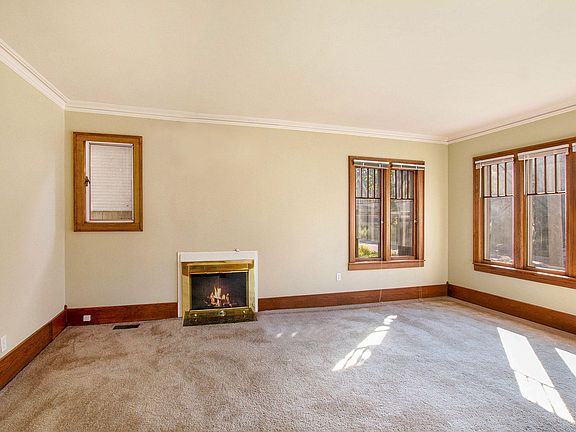 4th image of 62 Grand Ave NE