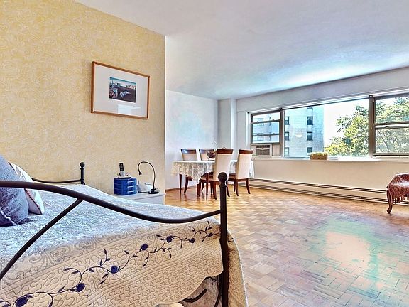 4th image of 5 Fordham Hill Oval APT 3A