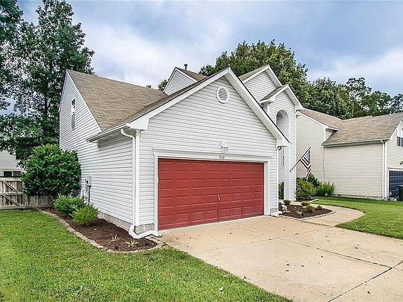2nd image of 948 Holbrook Dr