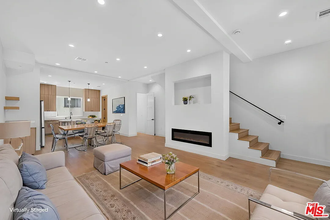 3 bed, 3.5 bath, 2000 sqft, $5,270 — Photo 1