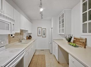 6328 Barrie Rd APT 1B, Edina, MN 55435