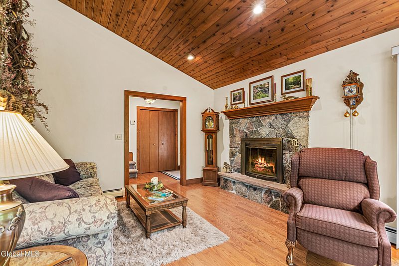 4th image of 9 Carroll Lane