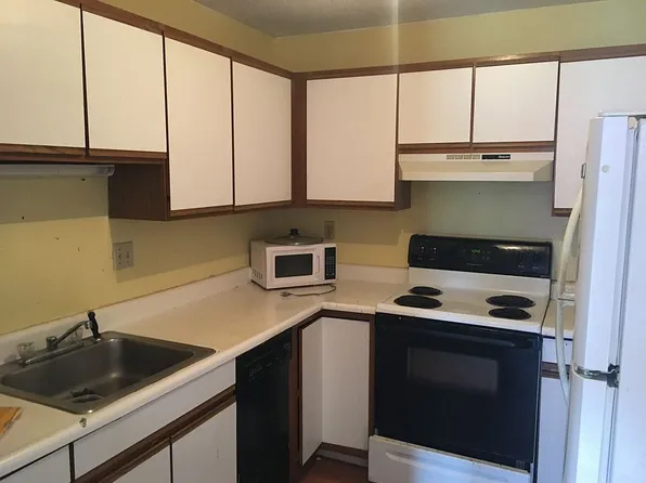 724 Beverage Hill Ave #305, Pawtucket, RI 02861