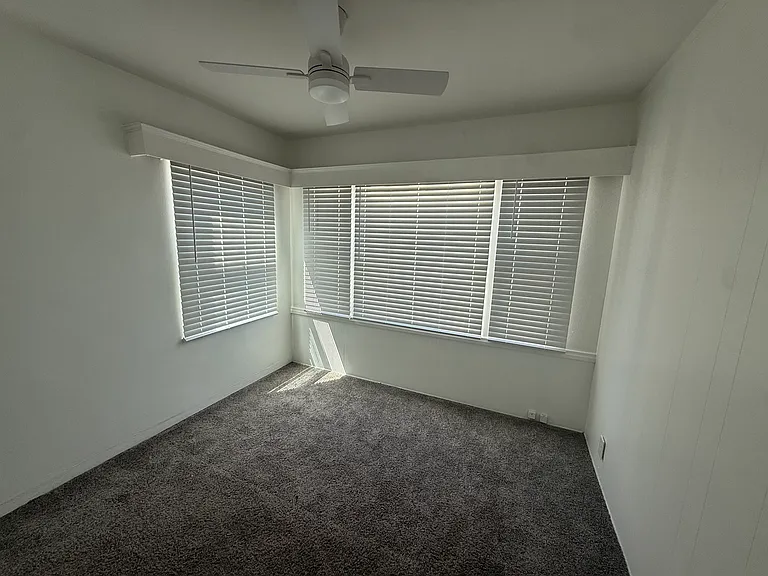 1028 Bayview Dr — Photo 14