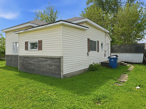 3rd image of 105 W 36th St