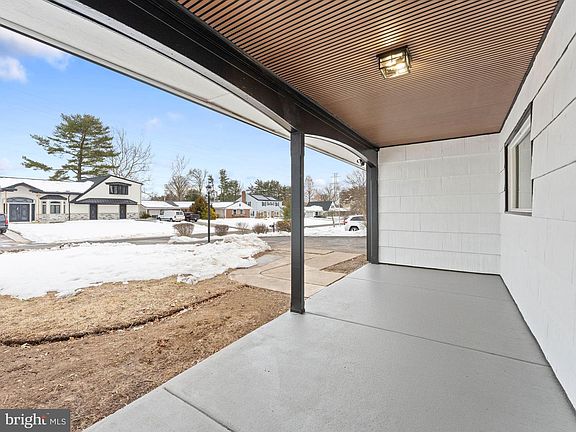 5th image of 28 Country Club Rd