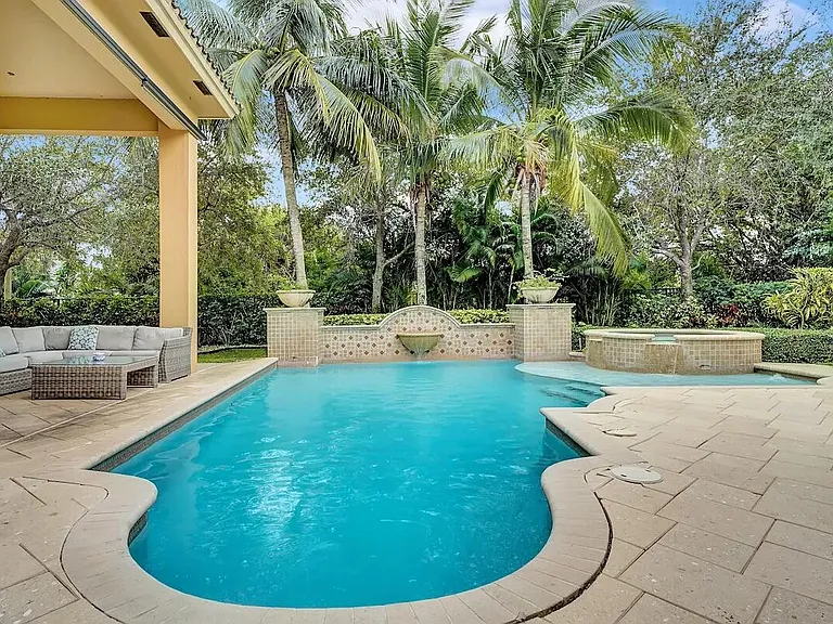 43 Coconut Ln — Photo 3