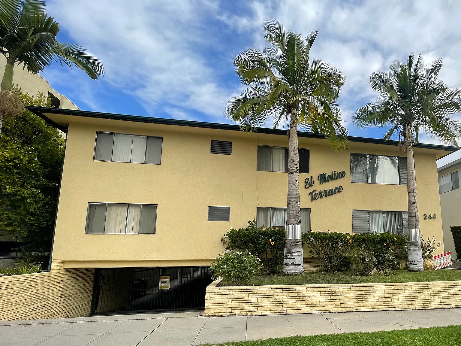 244 S El Molino Ave — Photo 1
