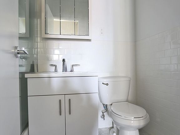 5th image of 240 E 82nd St APT 12C