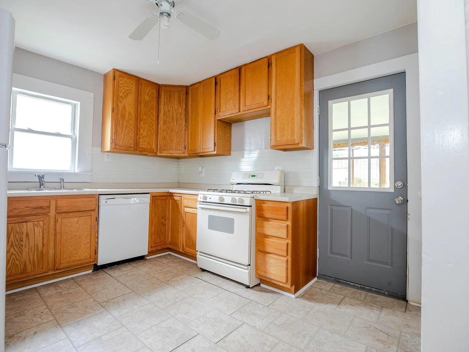 2 bed, 932 sqft, $1,450 — Photo 4