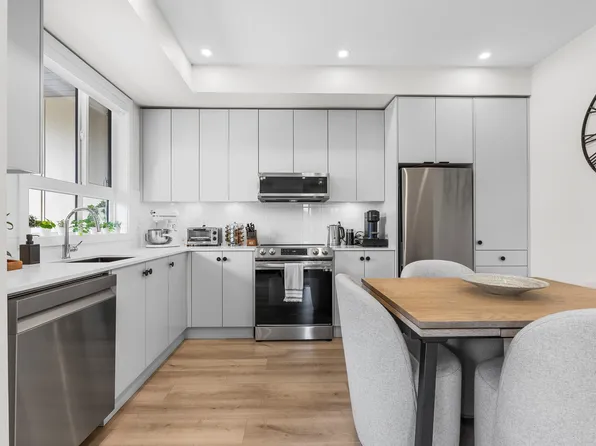 45505 Campus Dr #312, Chilliwack, BC V2R 6K8