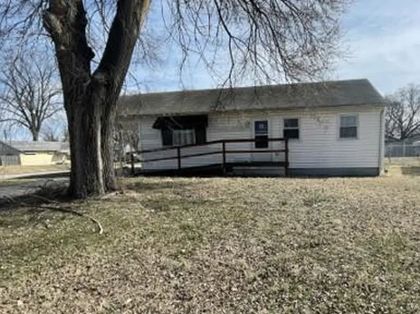 808 Wesley Ave, Cahokia, IL 62206