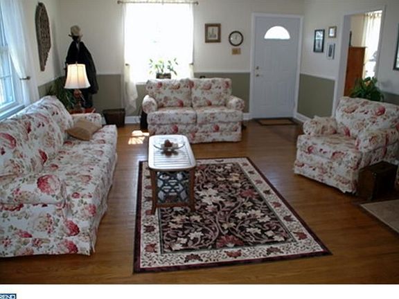 4th image of 214 Campbell Ave