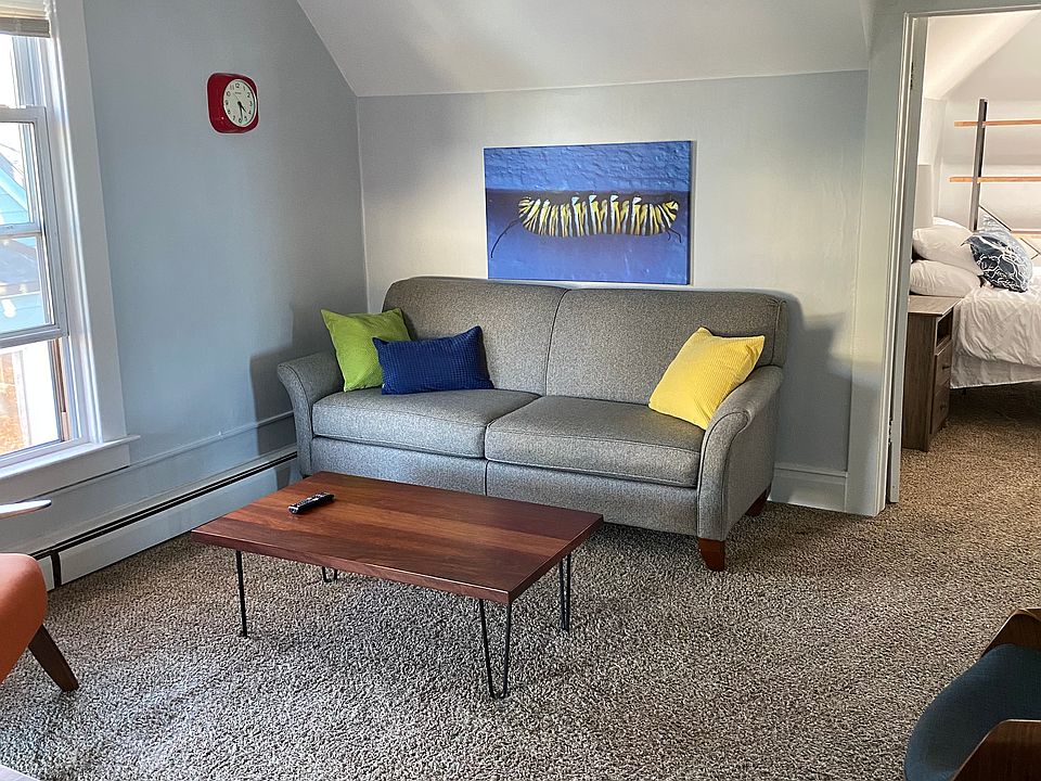 1st image of 207 E 11th St #1