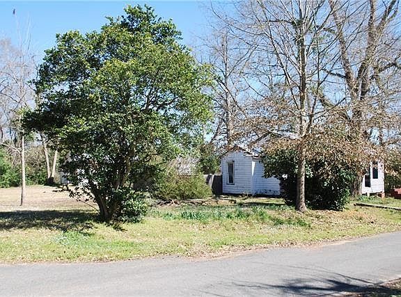 2nd image of 203 E Elm St