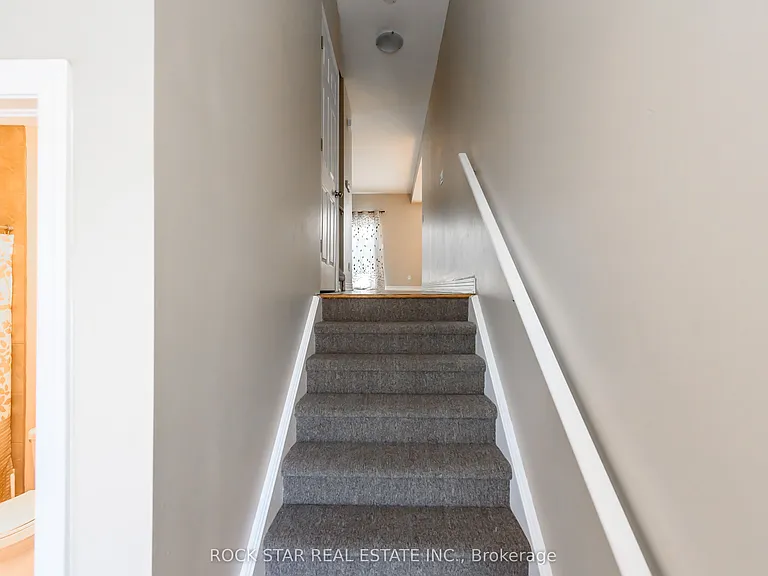 81 Wellington St N — Photo 4
