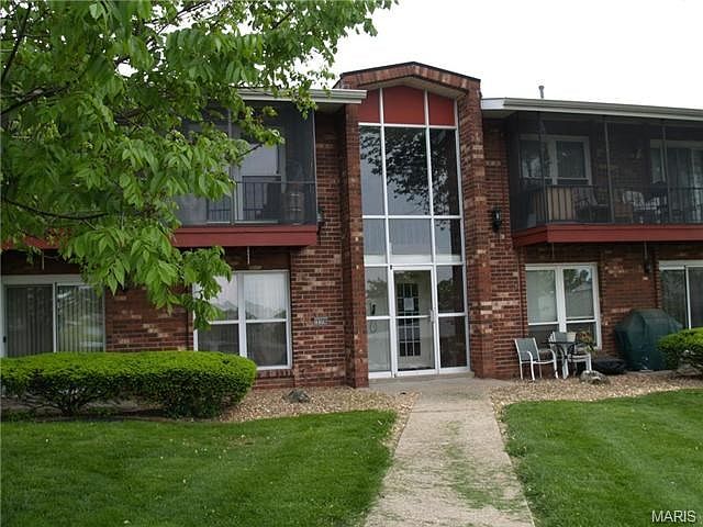 Welcome to 10356 Forest Brook Ln.