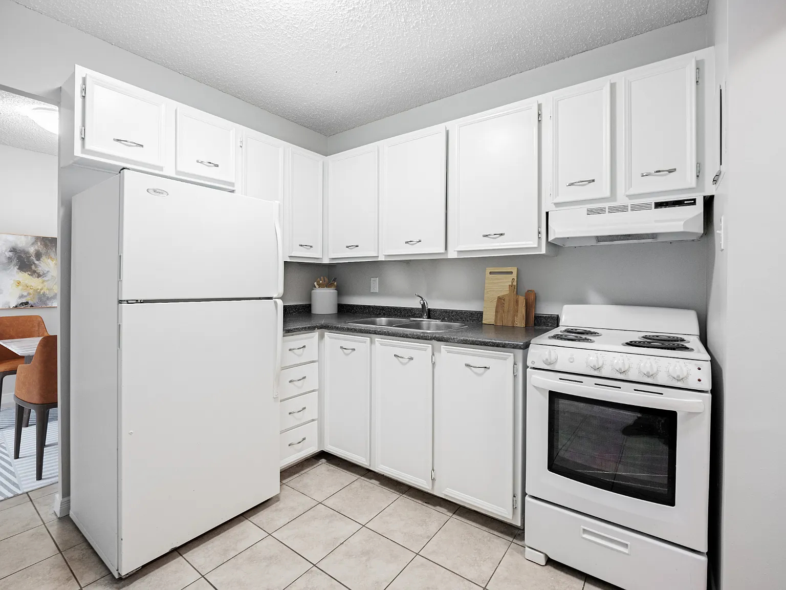 875 Wonderland Road South — Photo 4