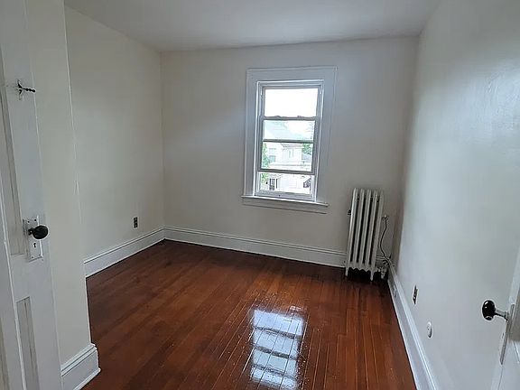 3rd image of 447 Ainsworth St