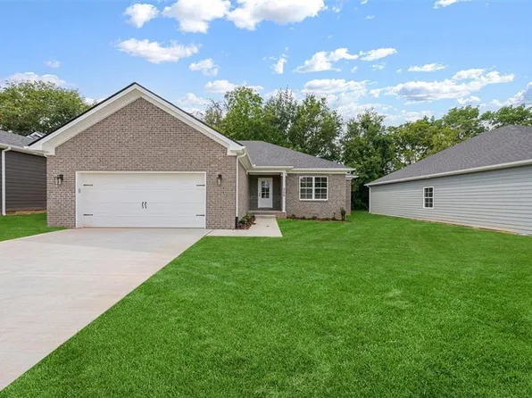 566 Pleasant Meadow Cir, Bowling Green, KY 42101