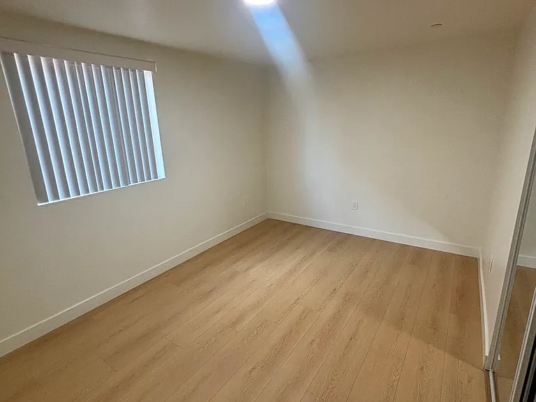 313 E 59th Pl — Photo 10