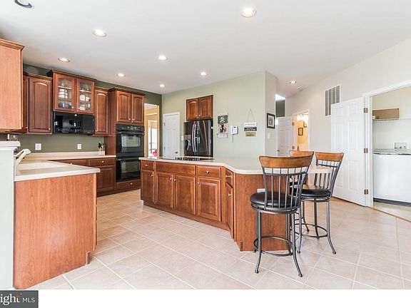 5th image of 57 Cantwell Dr