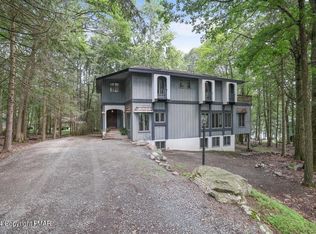 120 Falling Brook Way, Hawley, PA 18428