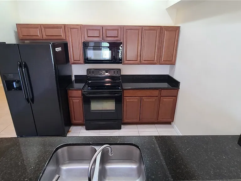 115 SE 12th Ter #115 — Photo 5