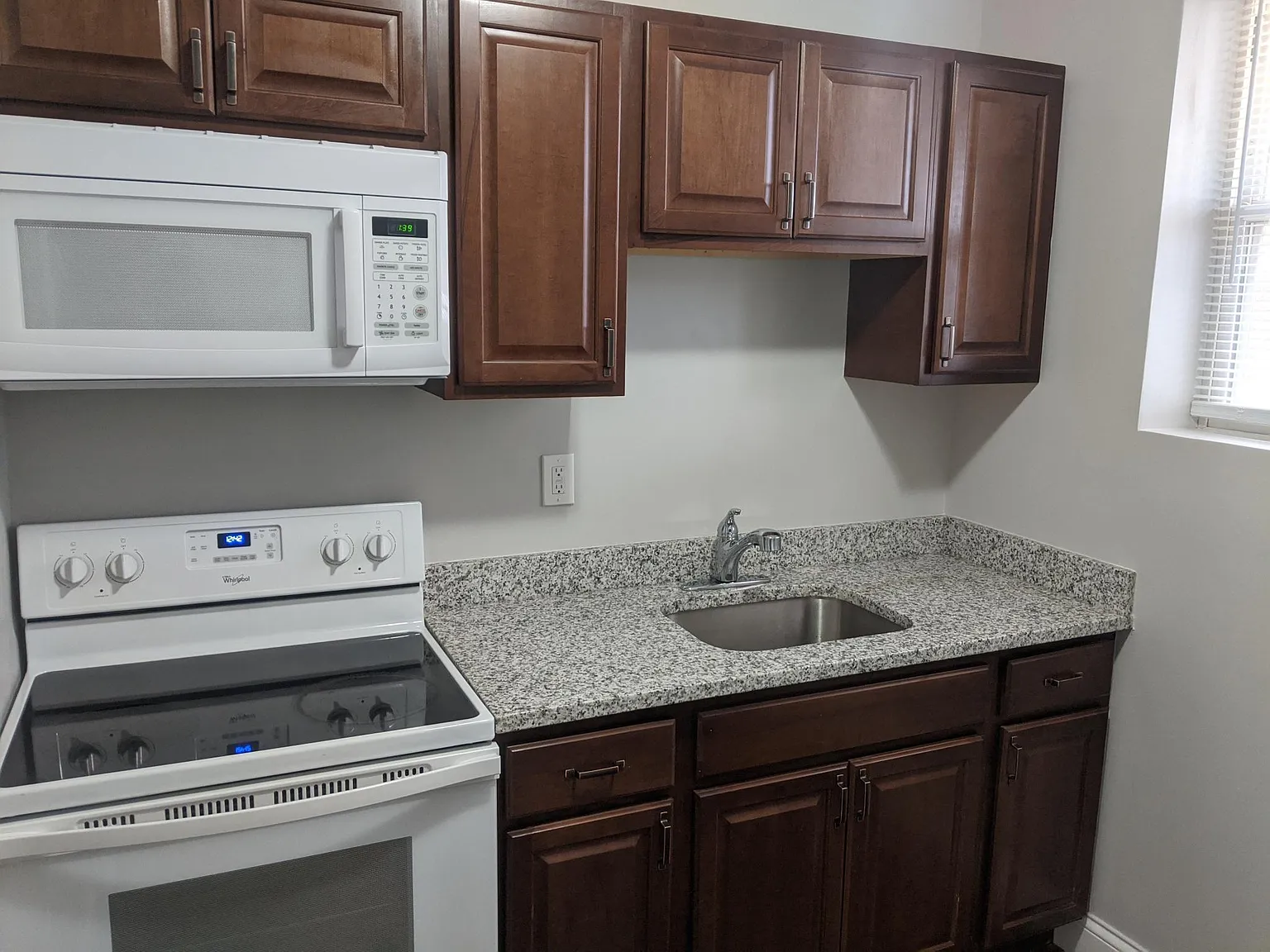 Studio, 800 sqft, $750 — Photo 4