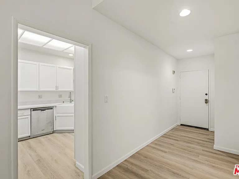 11636 Montana Ave #103 — Photo 22