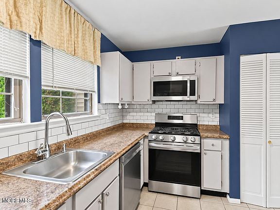 4th image of 807 Ivy Court