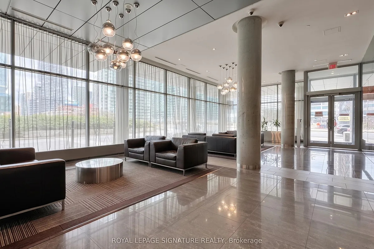 Building Photo - 4K Spadina Ave #317