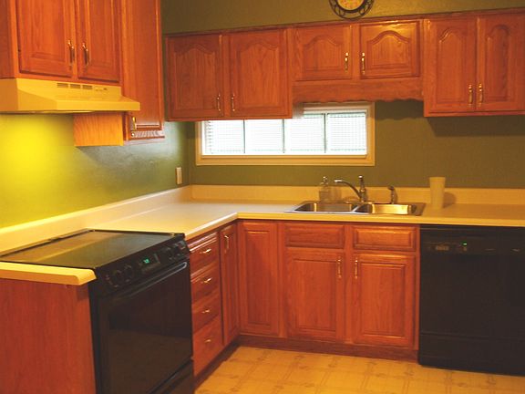 2nd image of 3238 Tennyson Sq