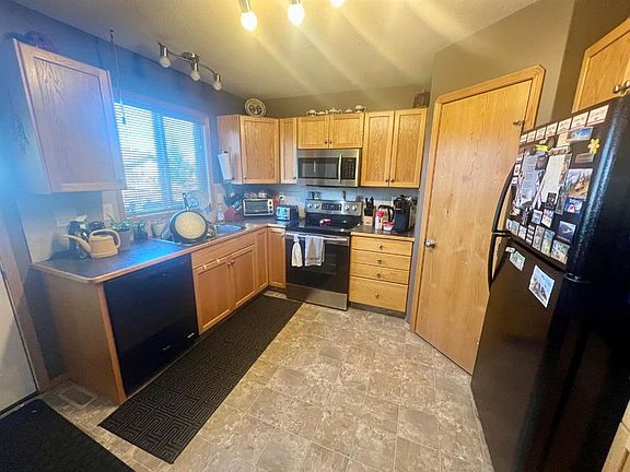 3rd image of 660 E Red Oak Close