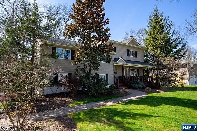 1st image of 24 Broadlawn Dr