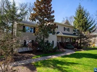 24 Broadlawn Dr, Livingston, NJ 07039