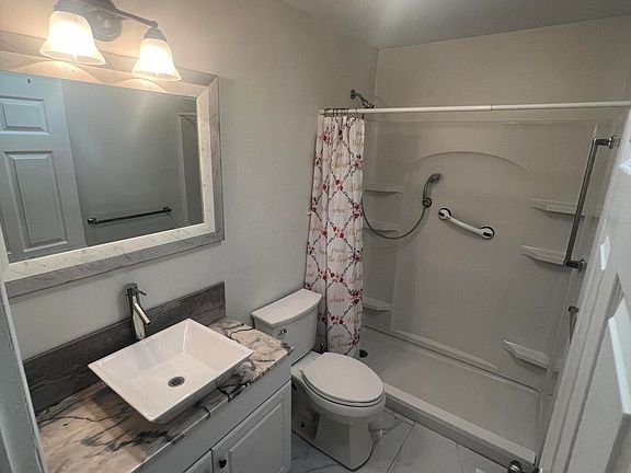 5th image of 479D Dartmoor Court #D