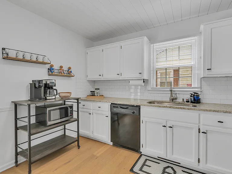 213 Landwood Ave — Photo 11